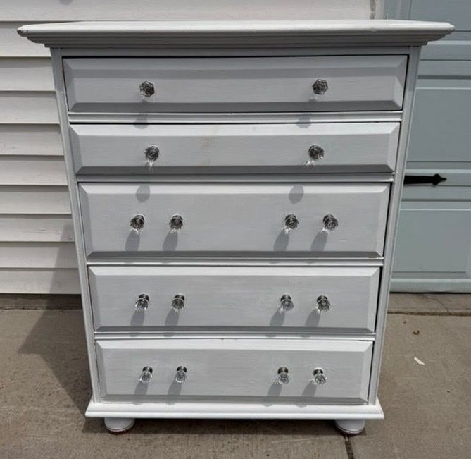 Darling white dresser