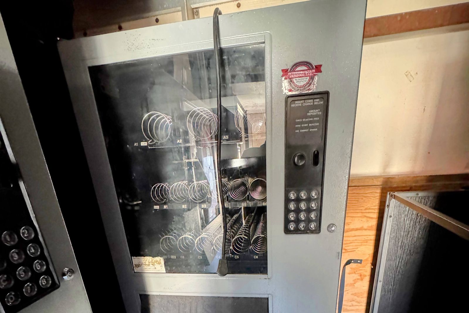 USI / Wittern‑style snack vending machine