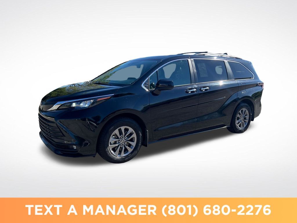 2025 Toyota Sienna XLE 8-Passenger