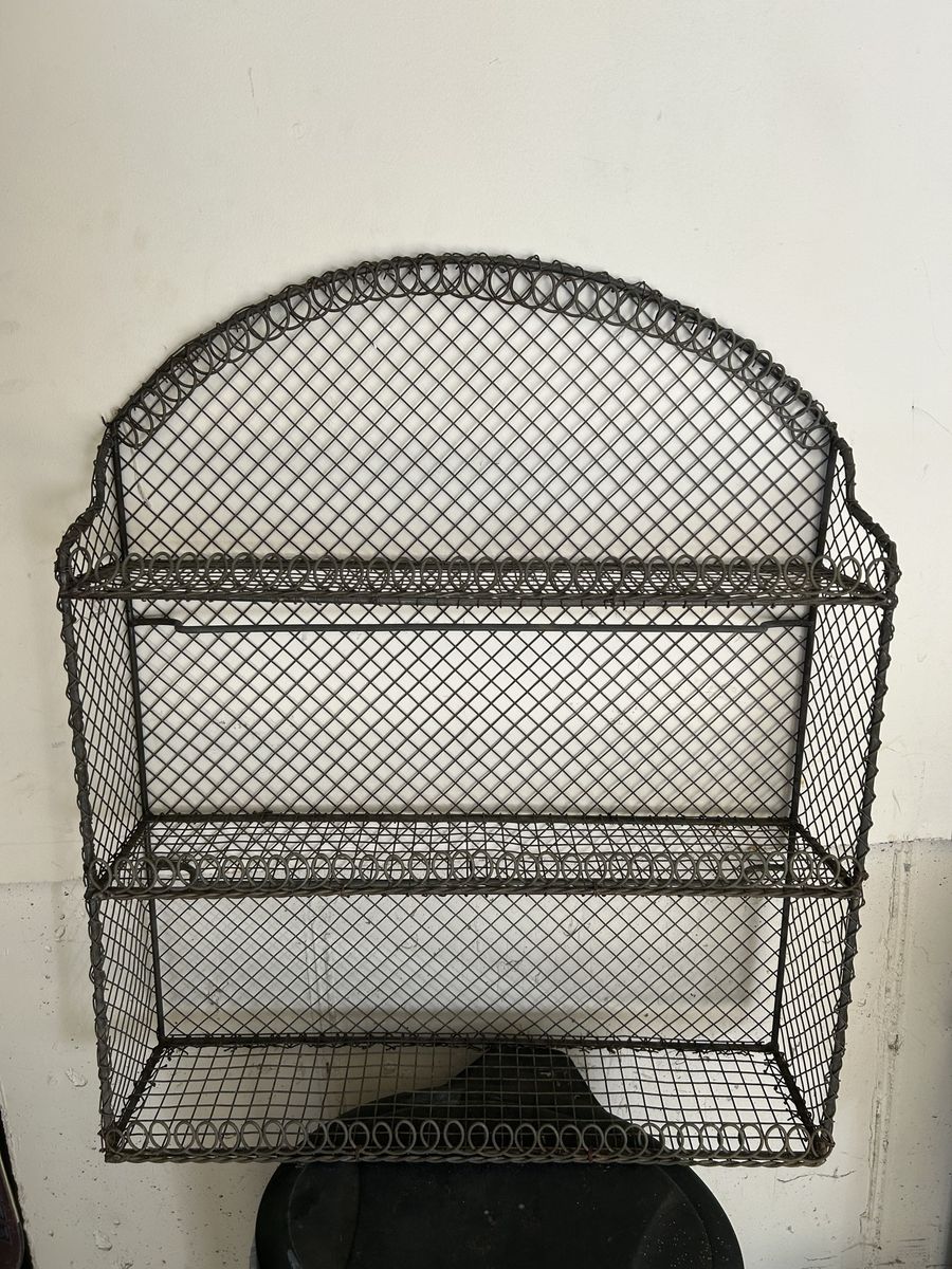 Vintage Wire Wall Shelf 3-Tier Metal Mesh Display Rack Rustic Farmhouse Decor