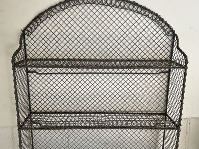Vintage Wire Wall Shelf 3-Tier Metal Mesh Display Rack Rustic Farmhouse Decor