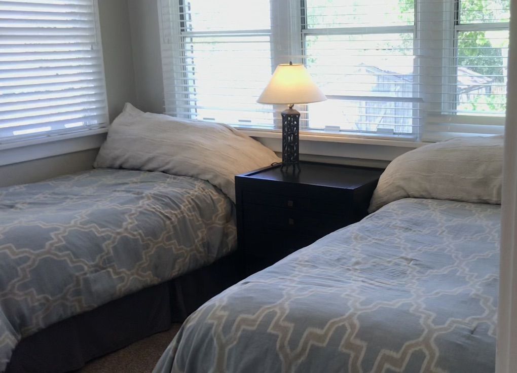 2 Twin Beds, Mattresses, Boxsprings & Comforters