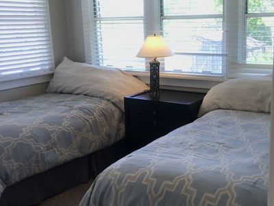 2 Twin Beds, Mattresses, Boxsprings & Comforters