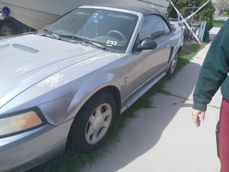 2000 Ford Mustang Base