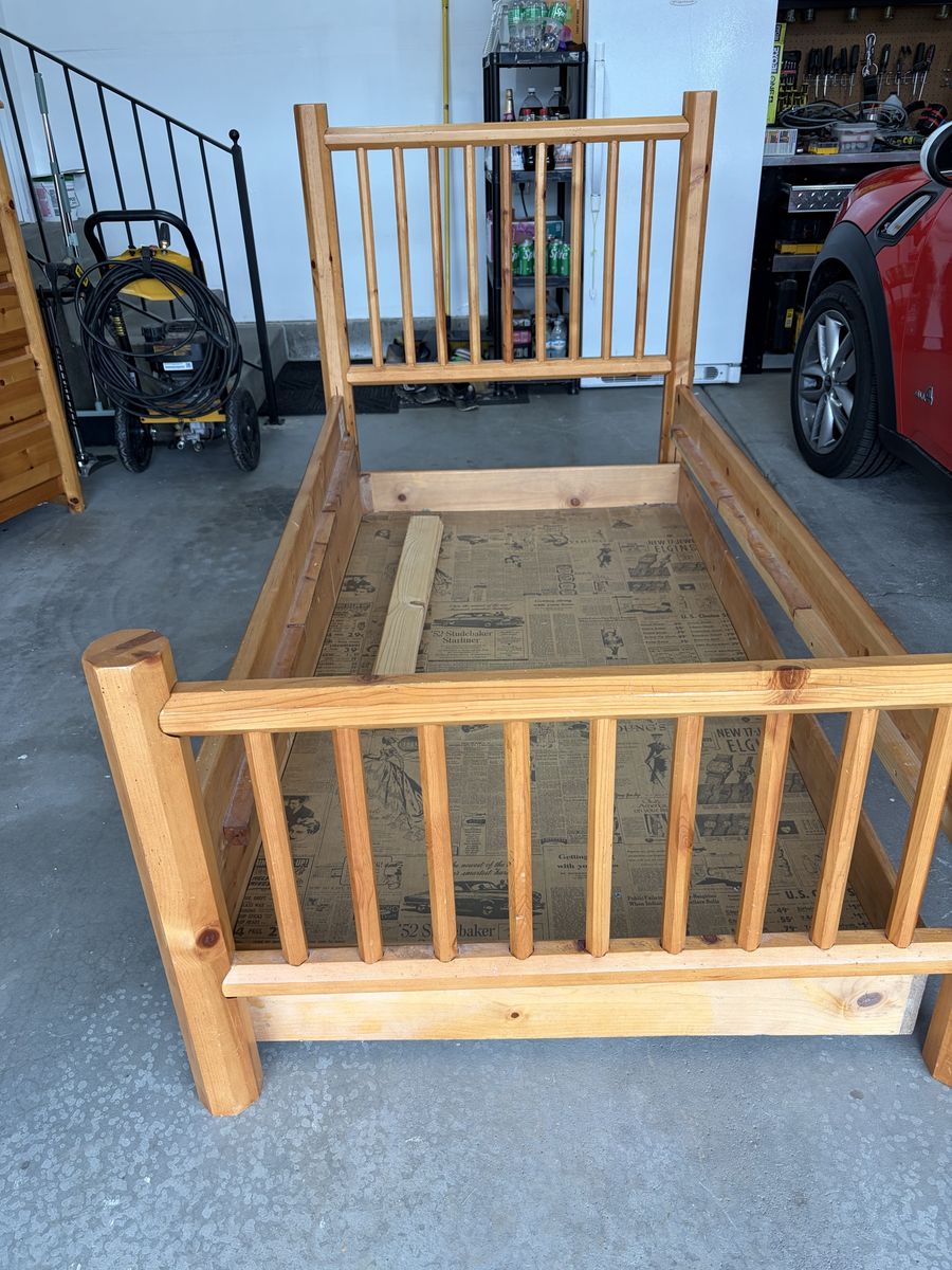 Solid Wood Twin Bed Frame and 5-Drawer Dresser Bedroom Set with trundle drawer for storage or additional twin bed 