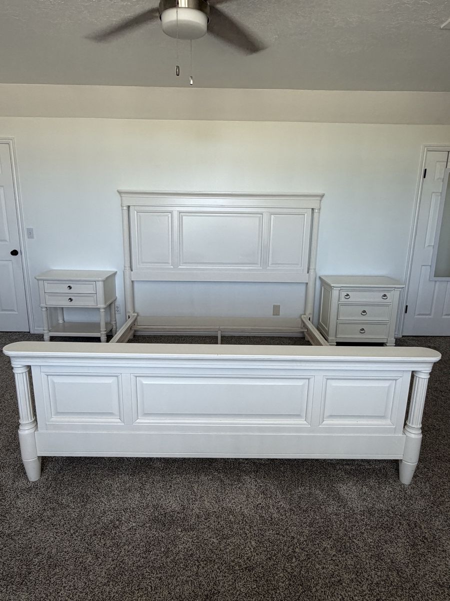 Wynwood Cal King Bedroom Set – 5 Pieces - Solid Wood – $1,300 OBO