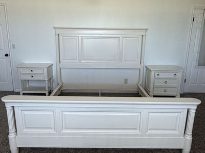 Wynwood Cal King Bedroom Set – 5 Pieces - Solid Wood – $1,300 OBO
