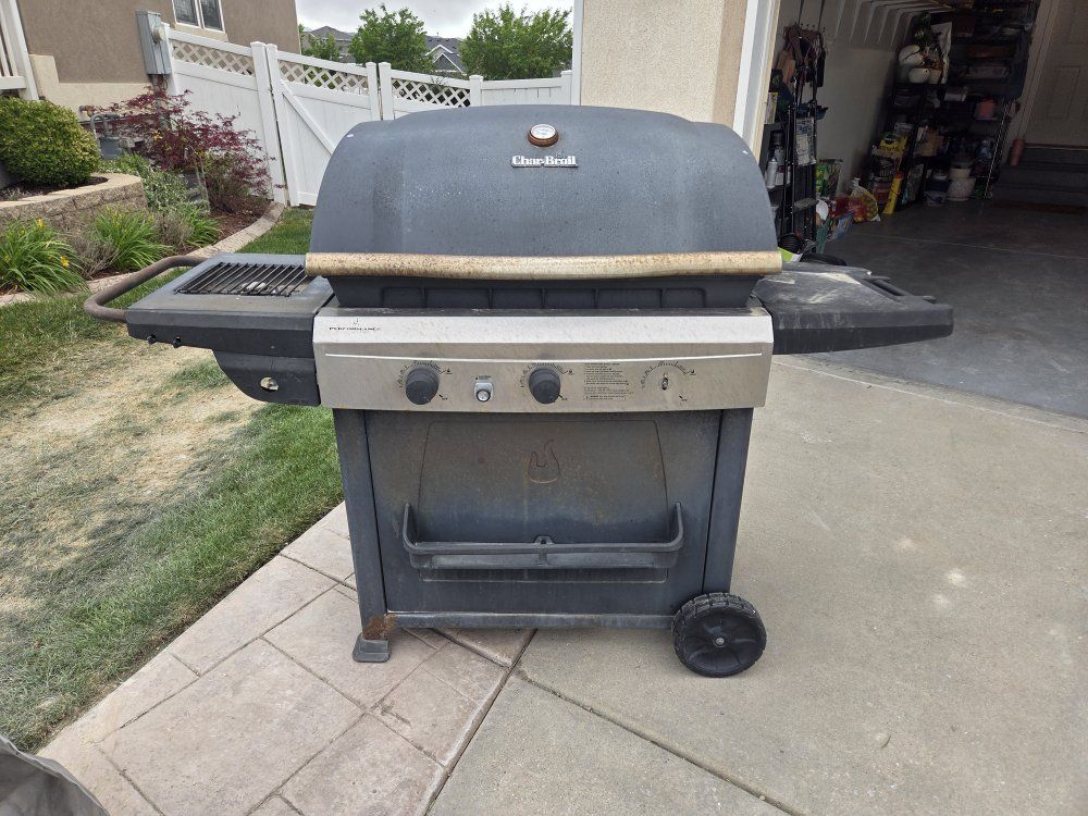 Propane Grill with cover, no tank