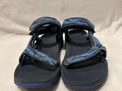 Teva youth size 5 blue wave print sports sandals