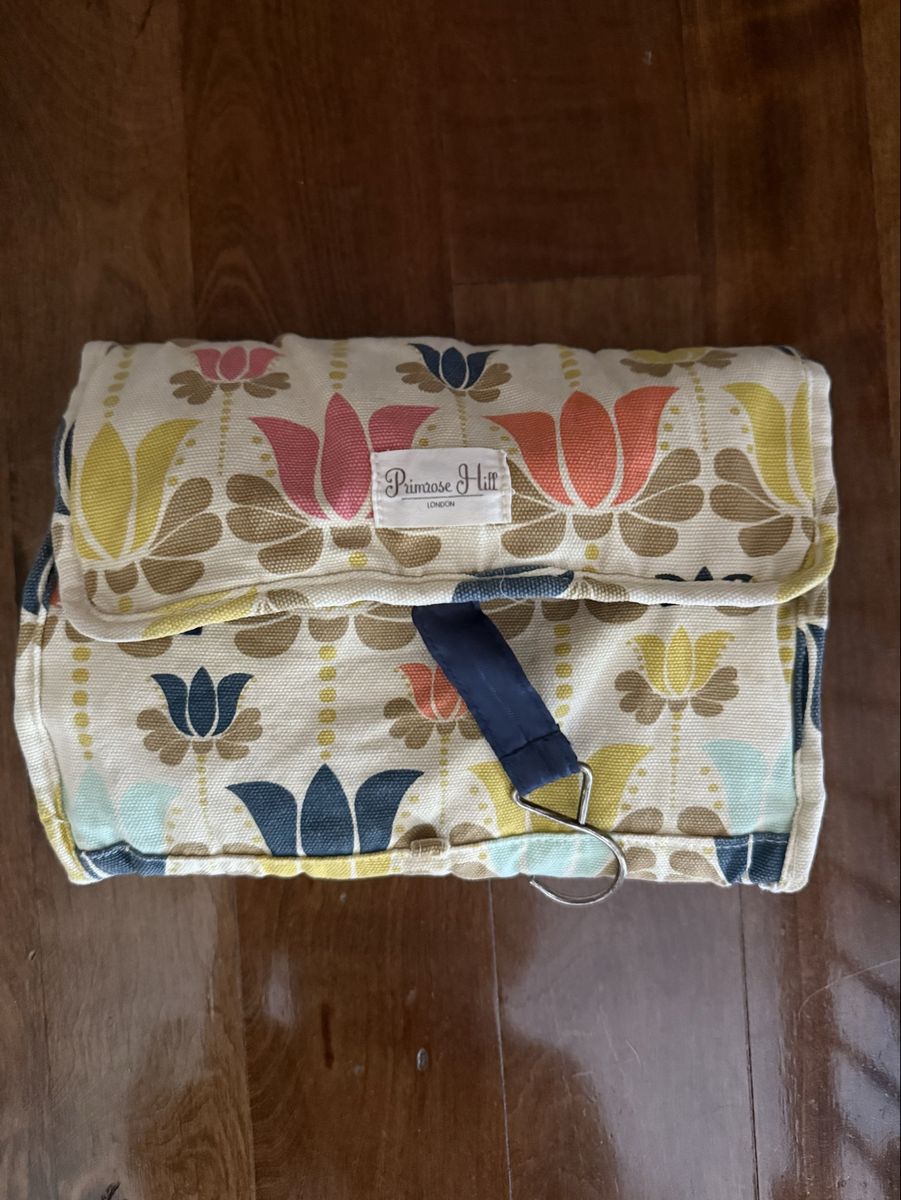 Primrose Hill London Lotus Hanging Valet Toiletries Travel Bag 11” X 9” closed
