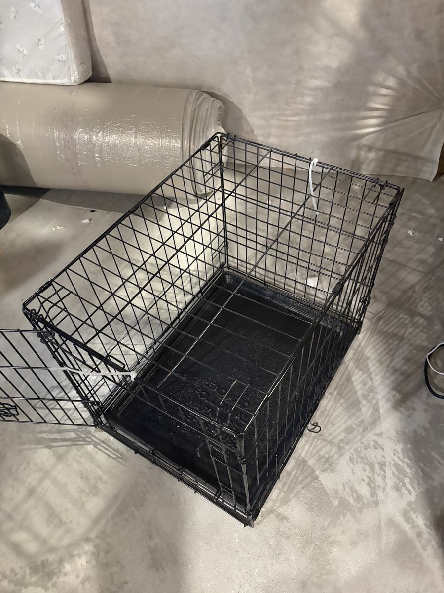 Medium/Small Wire Dog Crate With Removable Tray