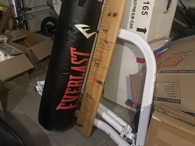 Everlast Heavy Punching Bag With Stand