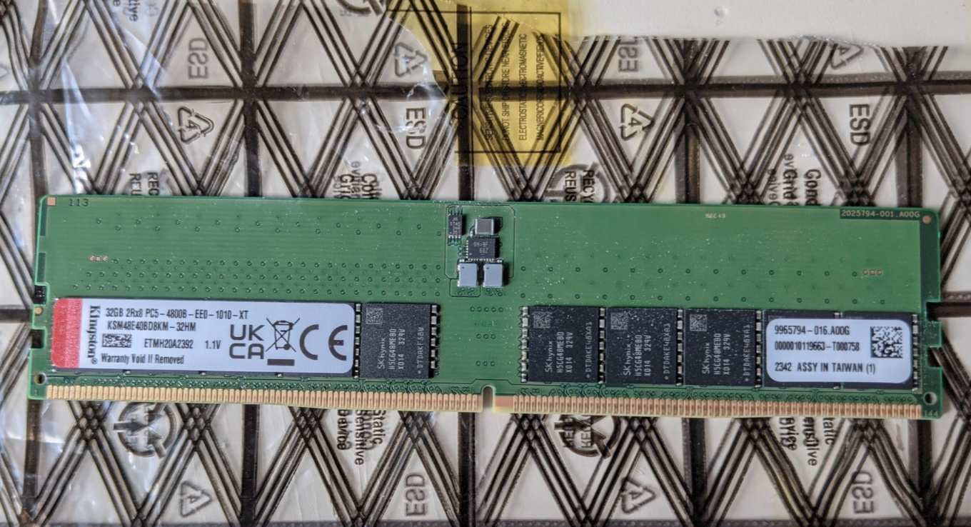 1x Kingston 32 GB unbuffered ECC RAM DDR5-4800