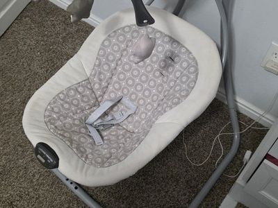 Graco Loving Hug Baby Swing - Gently Used Infant Bouncer with Music & Motion