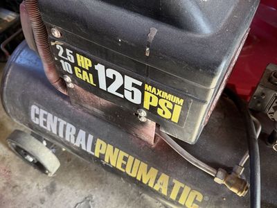 Central Pneumatic 2.5 HP 10 Gal 125 PSI Air Compressor
