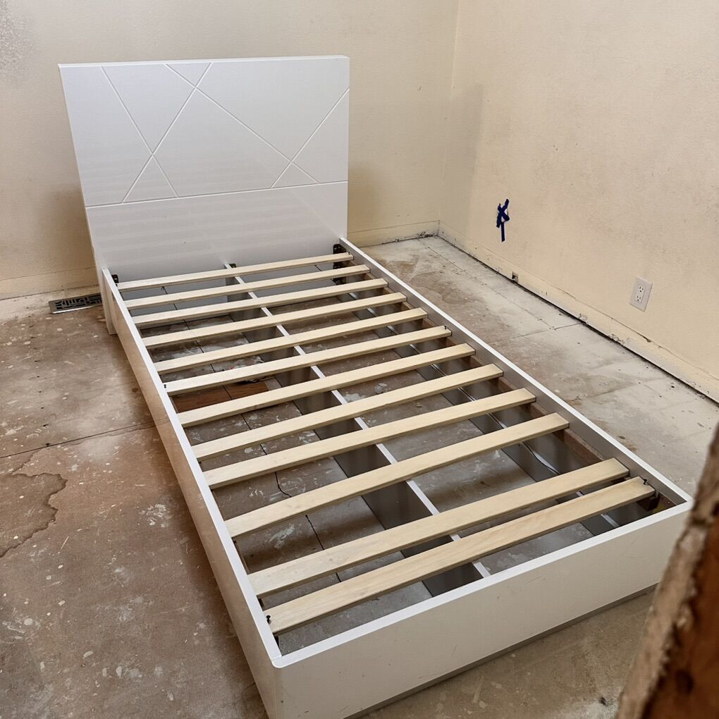 High Laquer White Twin Size Bedroom Set