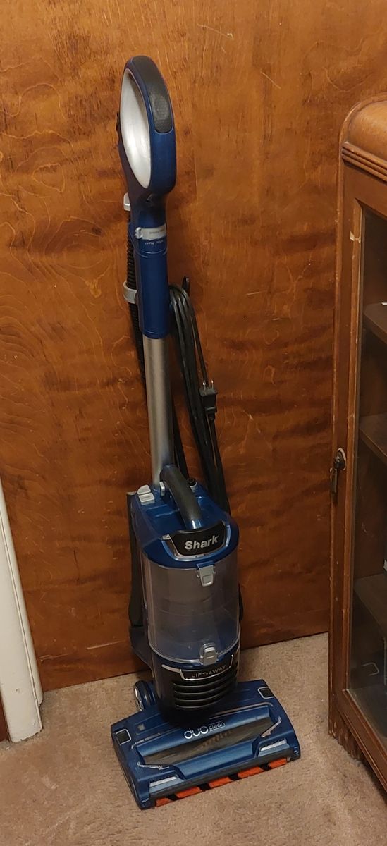 Shark Navigator DuoClean NV700 Vacuum Cleaner 