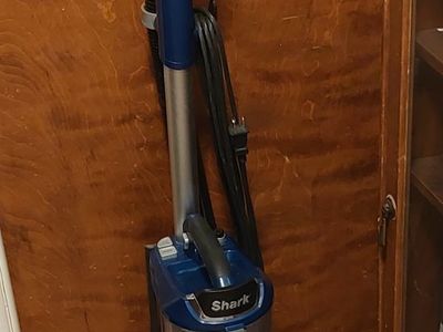 Shark Navigator DuoClean NV700 Vacuum Cleaner