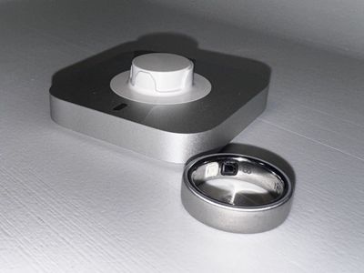 Oura Silver Ring Gen 5 Size 8 w/ Charger Silver Color