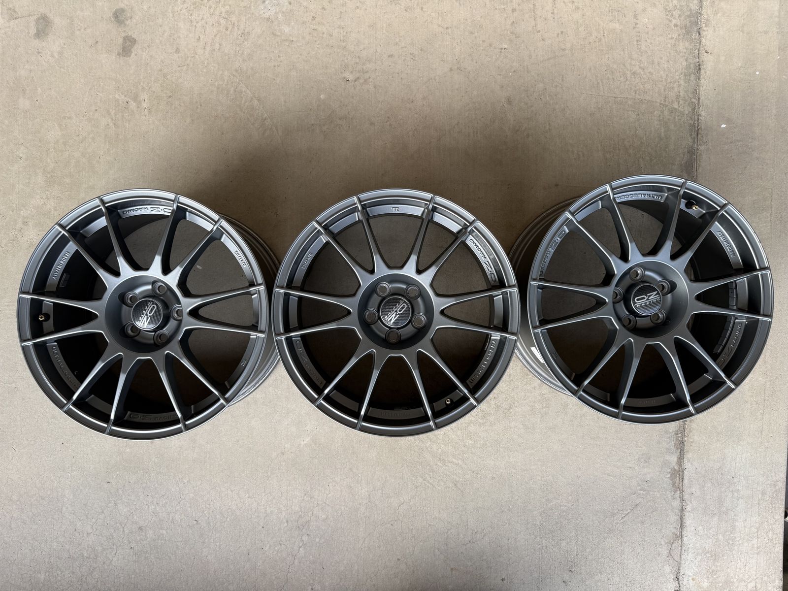 OZ Ultraleggera Wheels - 17x8 - 5x100
