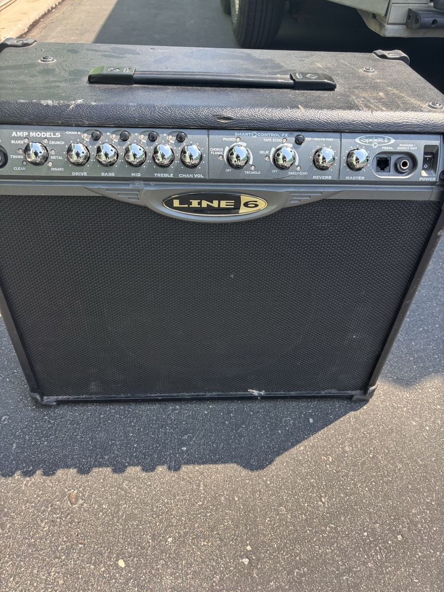 Line 6 Spider II 150-Watt Guitar Amplifier in good working condition