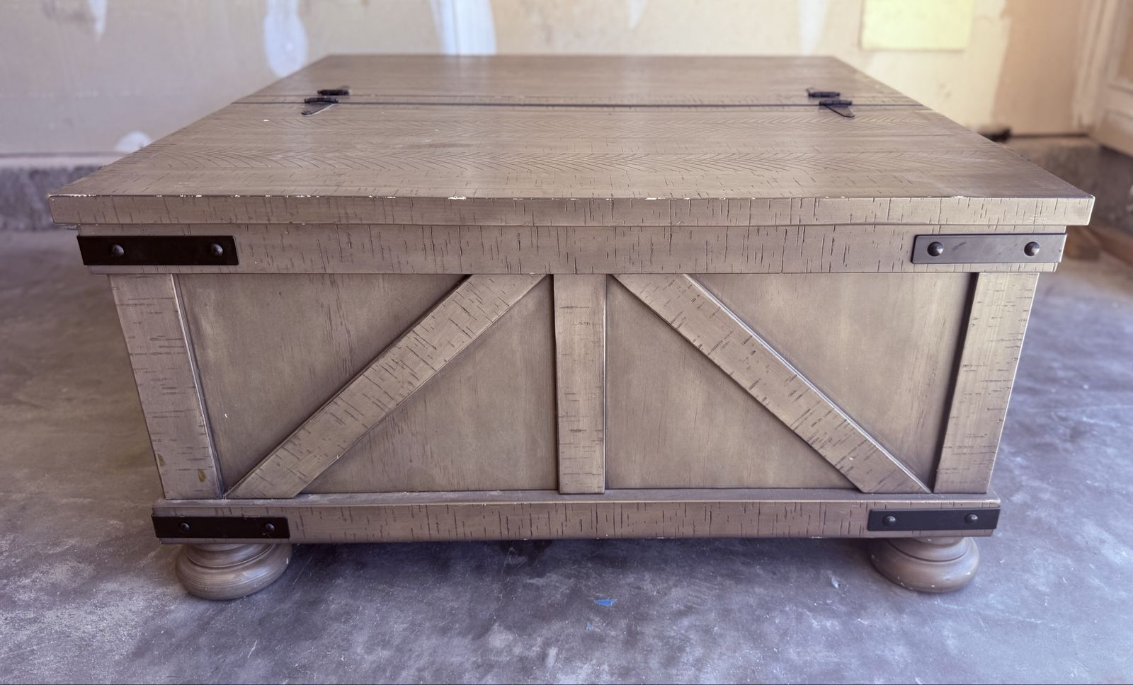 Ashely Furniture Aldwin Gray Coffee Table With Storage