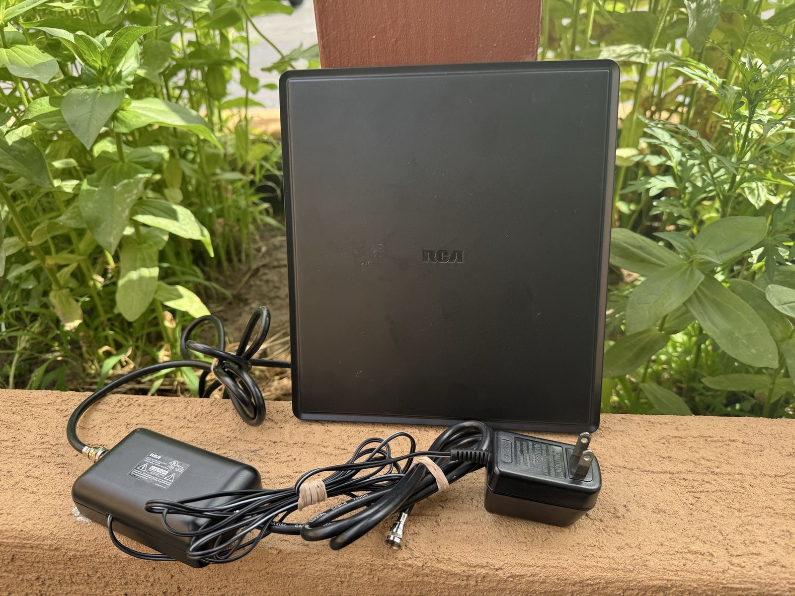 RCA ANT1450BR Multi-Directional Digital Flat Amplified HDTV Antenna