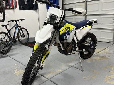 16' Husky Fe350 Only 75 Hours