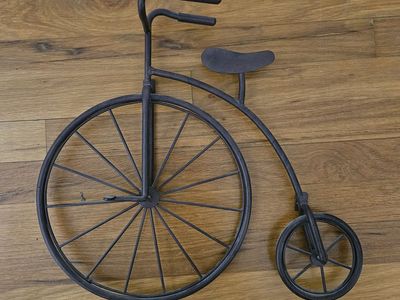 Metal bicycle wall hanging vintage