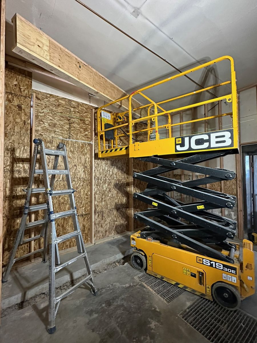 SCISSOR LIFT 19 - 26 - 32 FT.  RENTAL