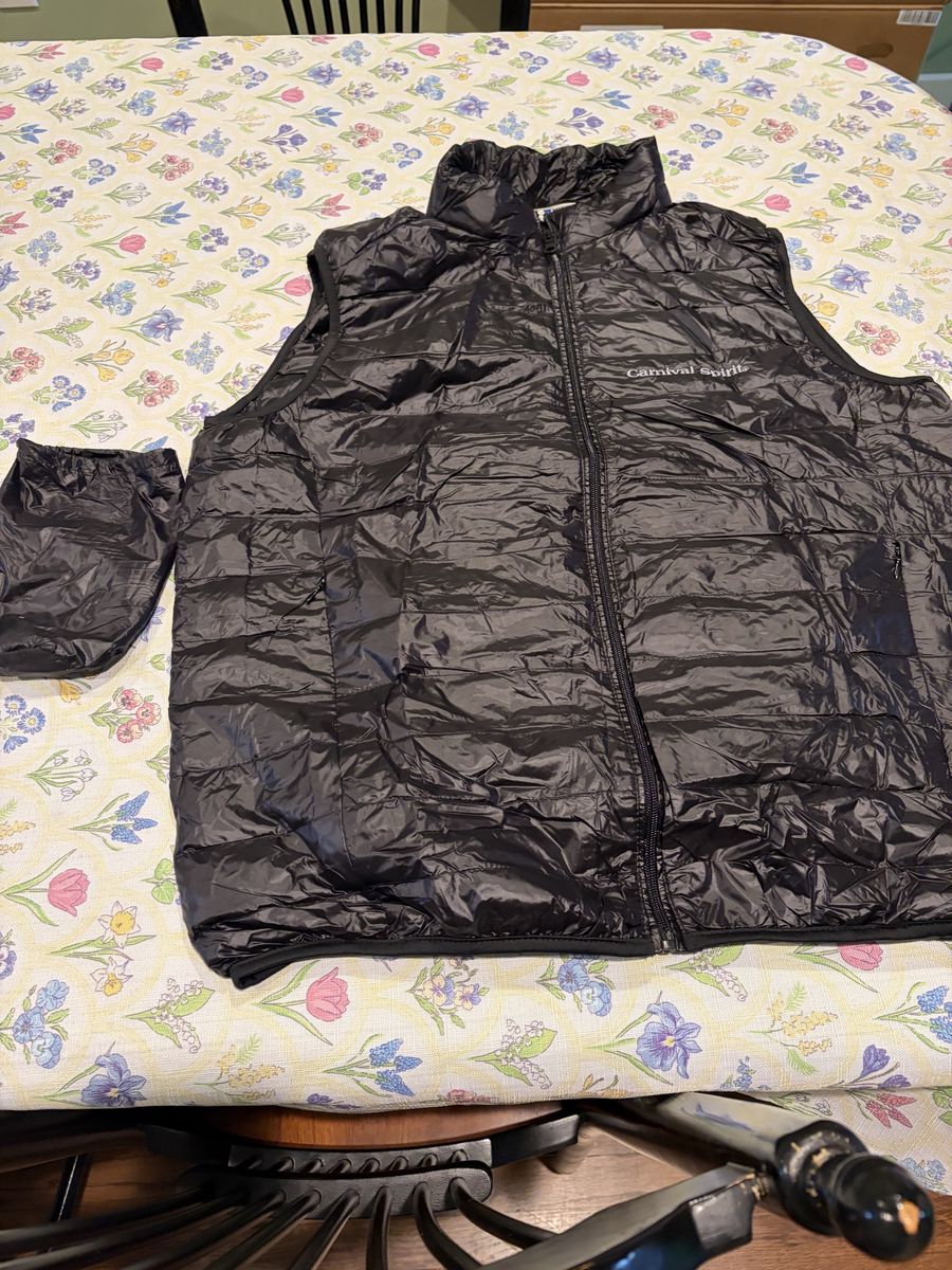 Carnival  spirit ￼ stuffable puffer vest, black ￼￼￼
