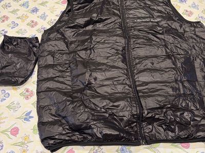 Carnival spirit  stuffable puffer vest, black 