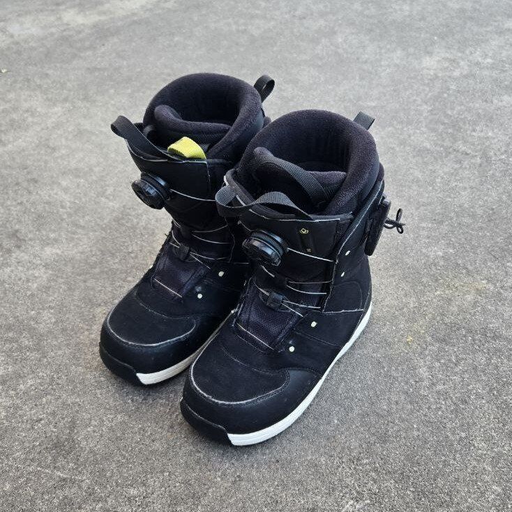 Womens/Girls Salomon Boa Sz. 5.5-6 Snowboard Boots