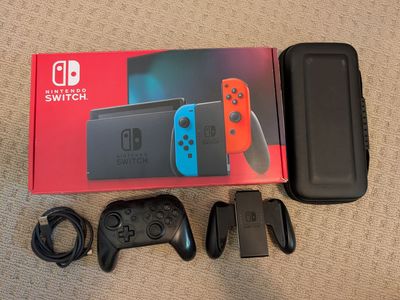 Nintendo Switch 1 Bundle - controller & games