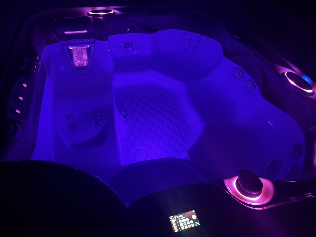 PRESIDENTS’ DAY HOT TUB SALE  HUGE SAVINGS!