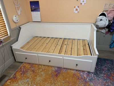 Twin trundle bed