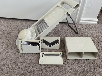 4‑in‑1 Kitchen Mandoline Grater & Slicer Set