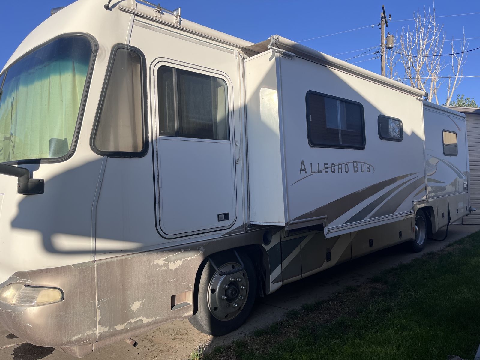 Great working 1999 allegro bus diesel freightliner motorhome price to sell! $10,000 or best offer. Located in Syracuse, Utah.