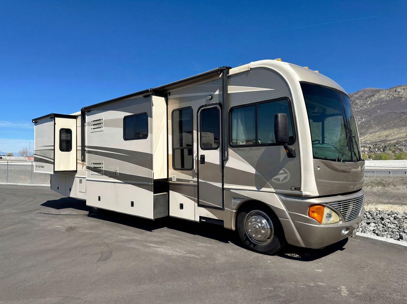 2005 Fleetwood Pace Arrow