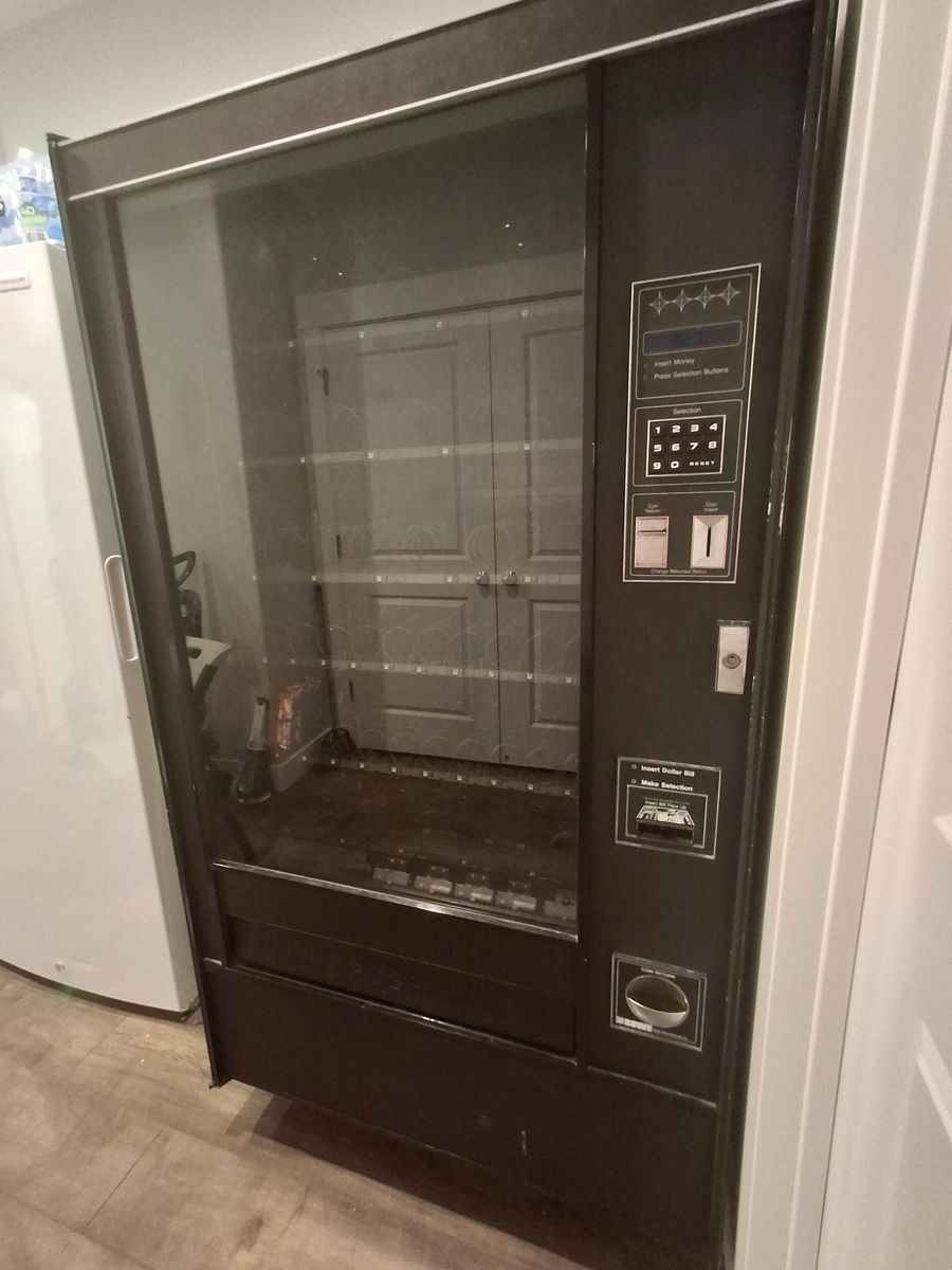 Rowe 5900 Snack Vending Machine – Great for Garage or Breakroom – $500 OBO