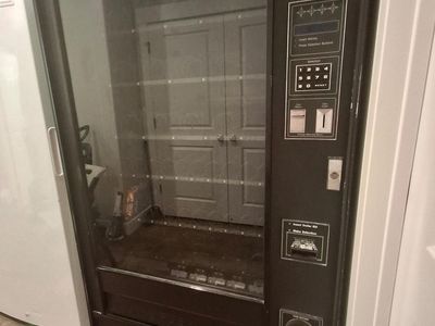 Rowe 5900 Snack Vending Machine – Great for Garage or Breakroom – $500 OBO