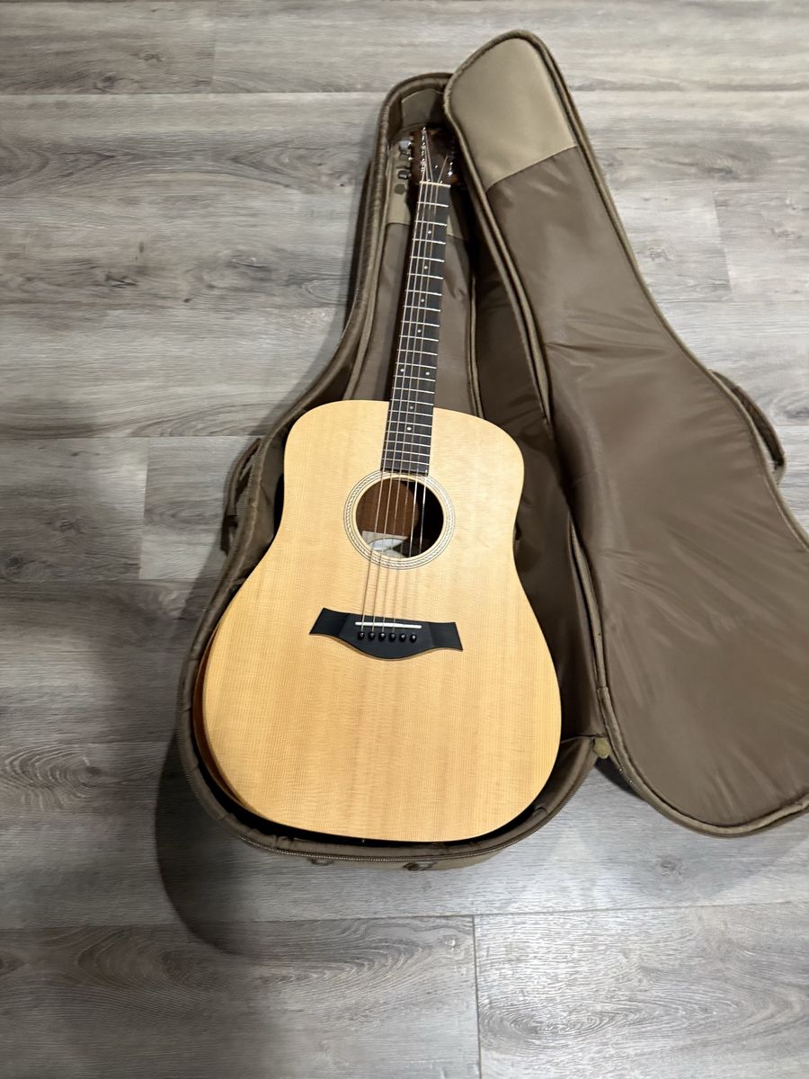 Taylor academy 10 acoustic guitar