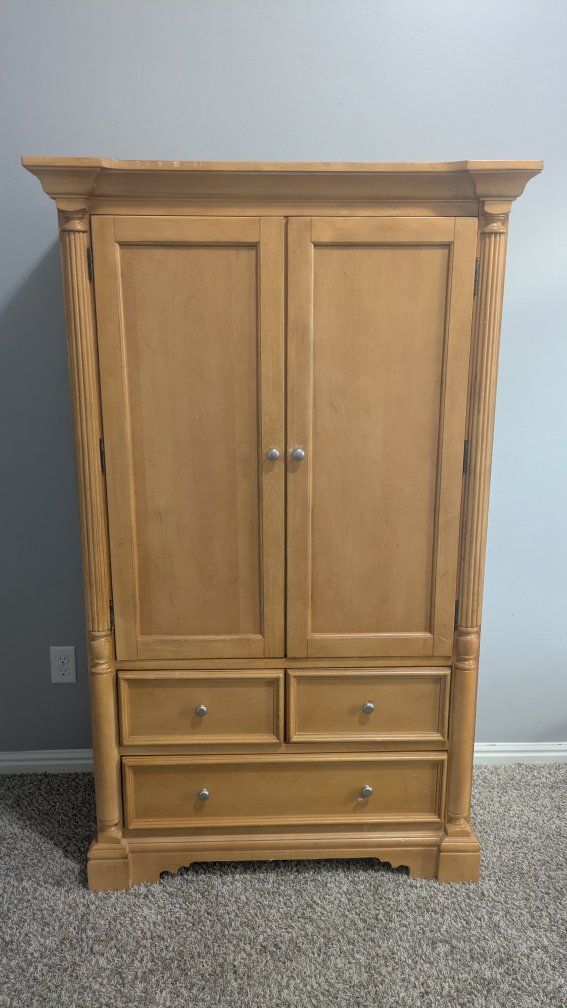 Wooden 6-Drawer Dresser and Hutch