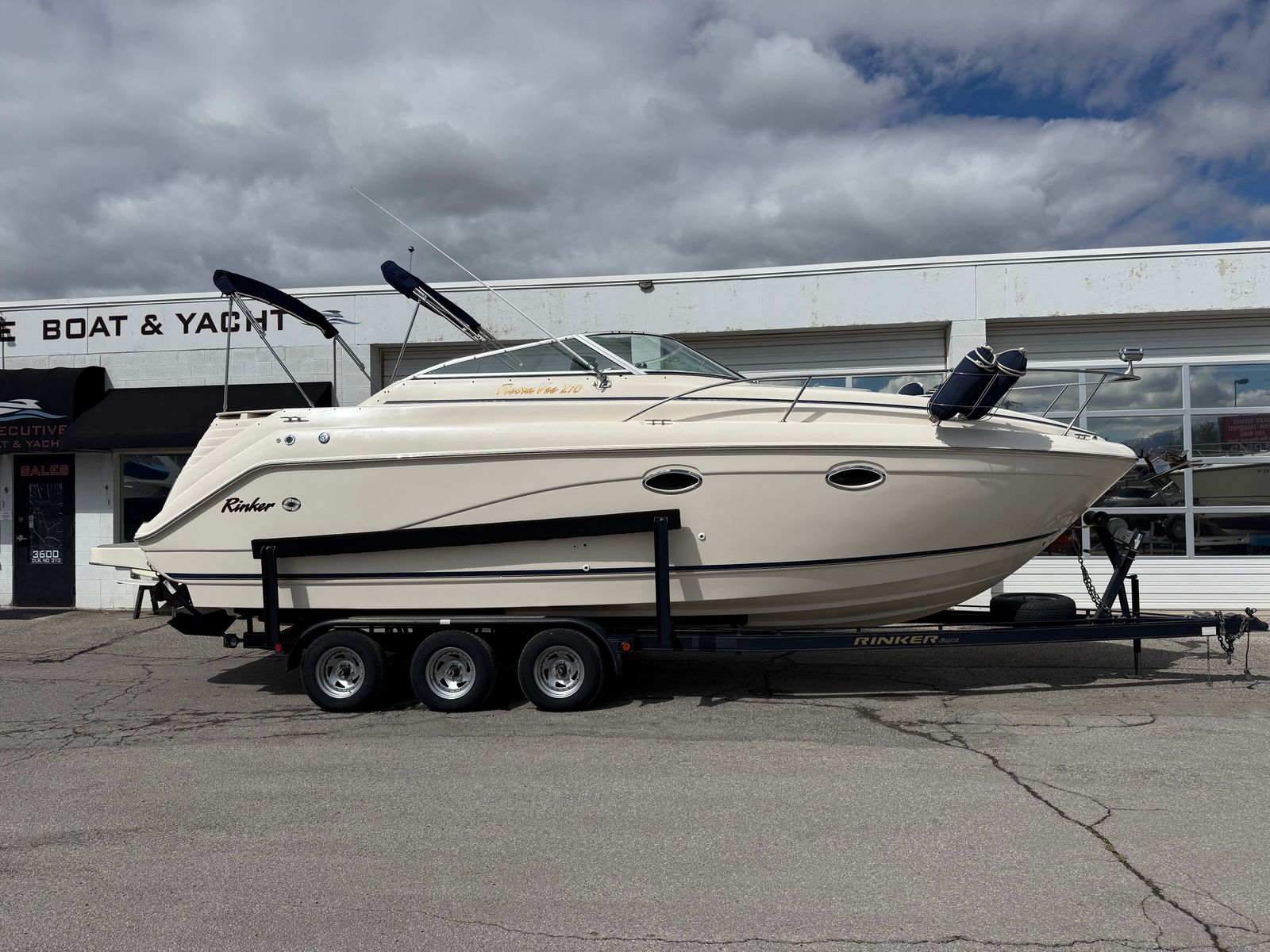2002 27' Rinker Fiesta Vee 270 Cruiser