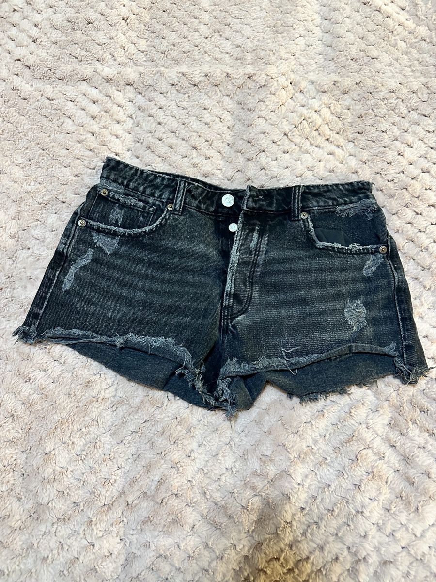 Zara Distressed High-Waist Shorts Black Size 6