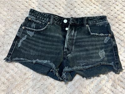 Zara Distressed High-Waist Shorts Black Size 6