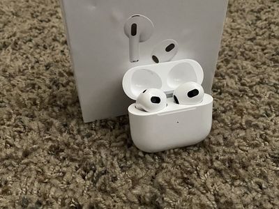 Apple AirPods 3rd Gen lighting charge - White Wireless Earbuds