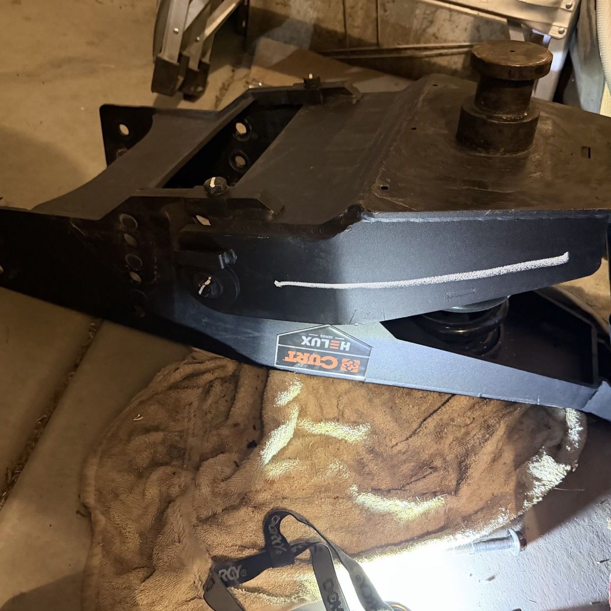 CURT H-LUX 5th Wheel Hitch Head for Truck Beds - brand new