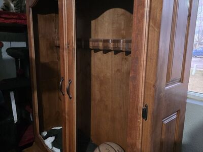 Wood gun cabinet