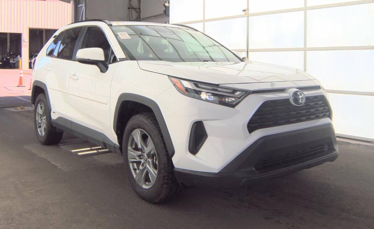 2022 Toyota RAV4 XLE